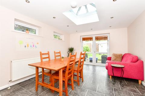 4 Monks Walk, Upper Beeding, Steyning, BN44 3HR