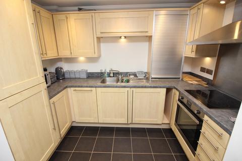 2 bedroom flat to rent, Longfellow Road, Worcester Park KT4