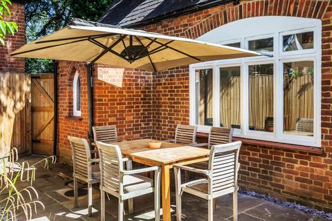 undefined, Portsmouth Road, Cobham, Surrey, KT11