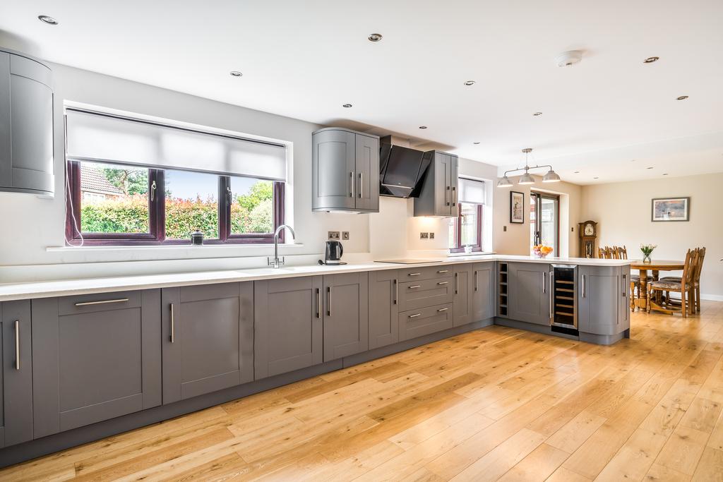 Kitchen / Dining Room