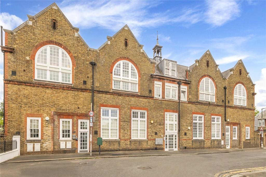 Craven Gardens, London, SW19 2 bed apartment for sale £499,000