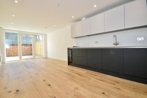 3 bedroom terraced house to rent, Thomas Hardy Mews, London SW16