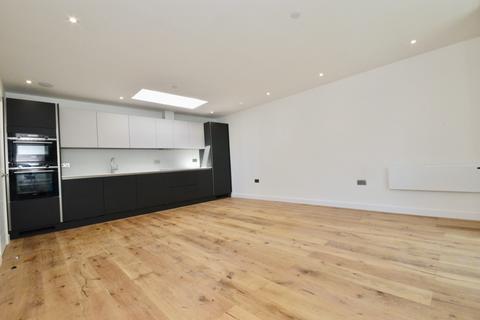 2 bedroom flat to rent, Thomas Hardy Mews, London SW16