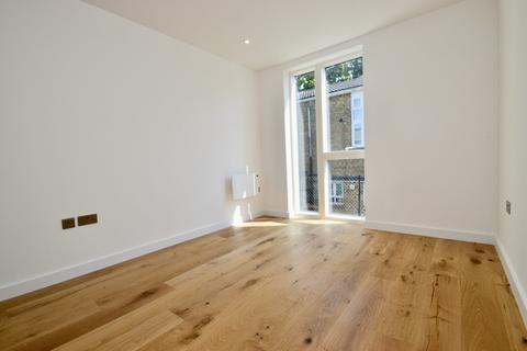 2 bedroom flat to rent, Thomas Hardy Mews, London SW16