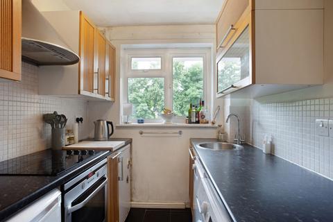 1 bedroom flat for sale, Elton Close, Hampton WIck, Kingston upon Thames KT1