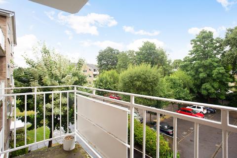 1 bedroom flat for sale, Elton Close, Hampton WIck, Kingston upon Thames KT1