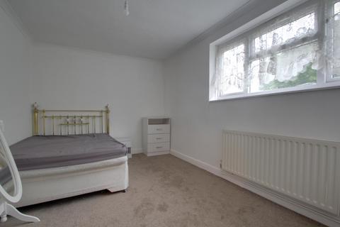 2 bedroom maisonette to rent, Dobbins Oak Road, Wollescote, Stourbridge