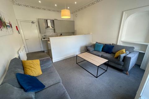 5 bedroom flat to rent, Clerk Street, Edinburgh EH8