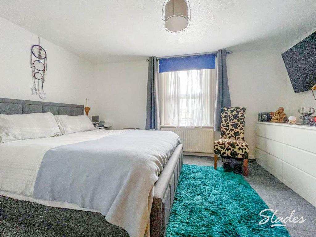 7 hold bedroom