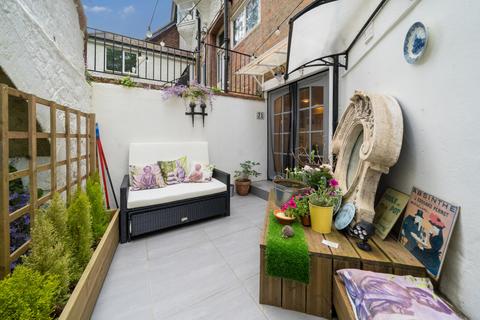 1 bedroom flat for sale, Tower Road, Surrey GU26