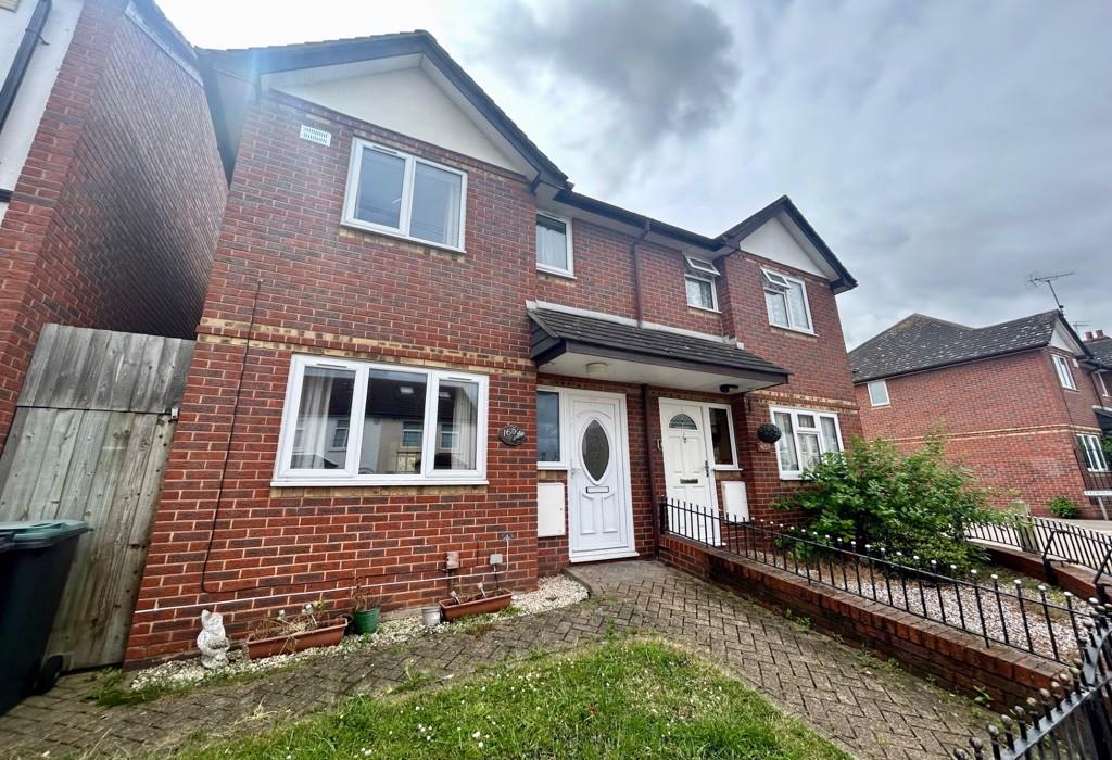 Park Avenue, Northfleet, Gravesend, Kent 3 bed semidetached house £