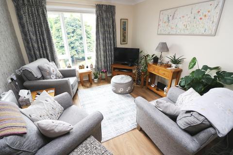 1 bedroom flat for sale, Manor Farm Court Manor Farm Lane, Egham, Surrey, TW20