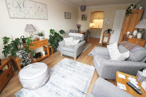 1 bedroom flat for sale, Manor Farm Court Manor Farm Lane, Egham, Surrey, TW20