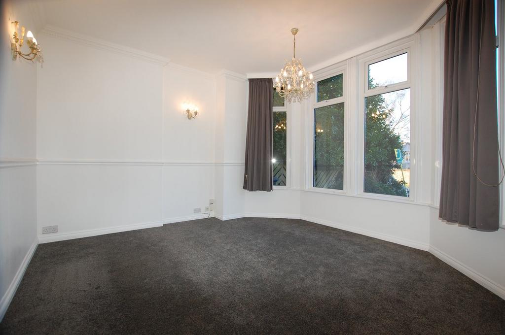 Warren Avenue, Bromley, BR1 2 bed ground floor flat £1,500 pcm (£346 pw)