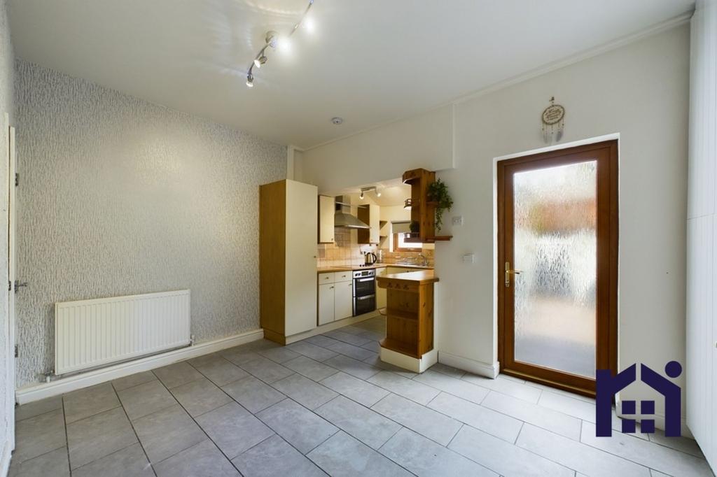 Spacious dining kitchen