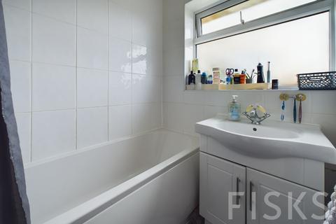 4 bedroom end of terrace house for sale, Hilton Road, Canvey Island, SS8