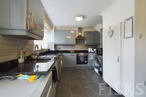 4 bedroom end of terrace house for sale, Hilton Road, Canvey Island, SS8