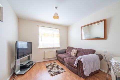 2 bedroom flat to rent, Newhall House, Mill Hill East, London, NW7