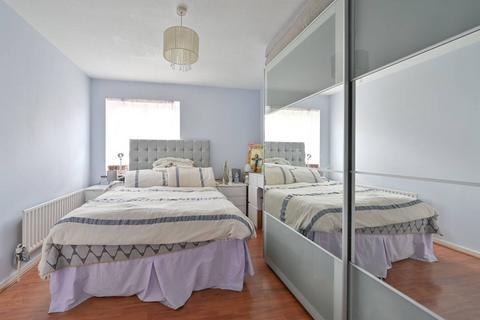 1 bedroom flat for sale, Minerva Close, Oval, London, SW9