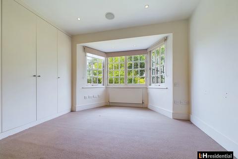 4 bedroom semi-detached house to rent, Gurney Drive, London N2