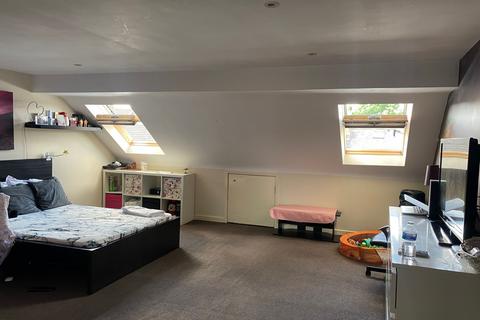 Studio to rent, Macdonald Road London, N11