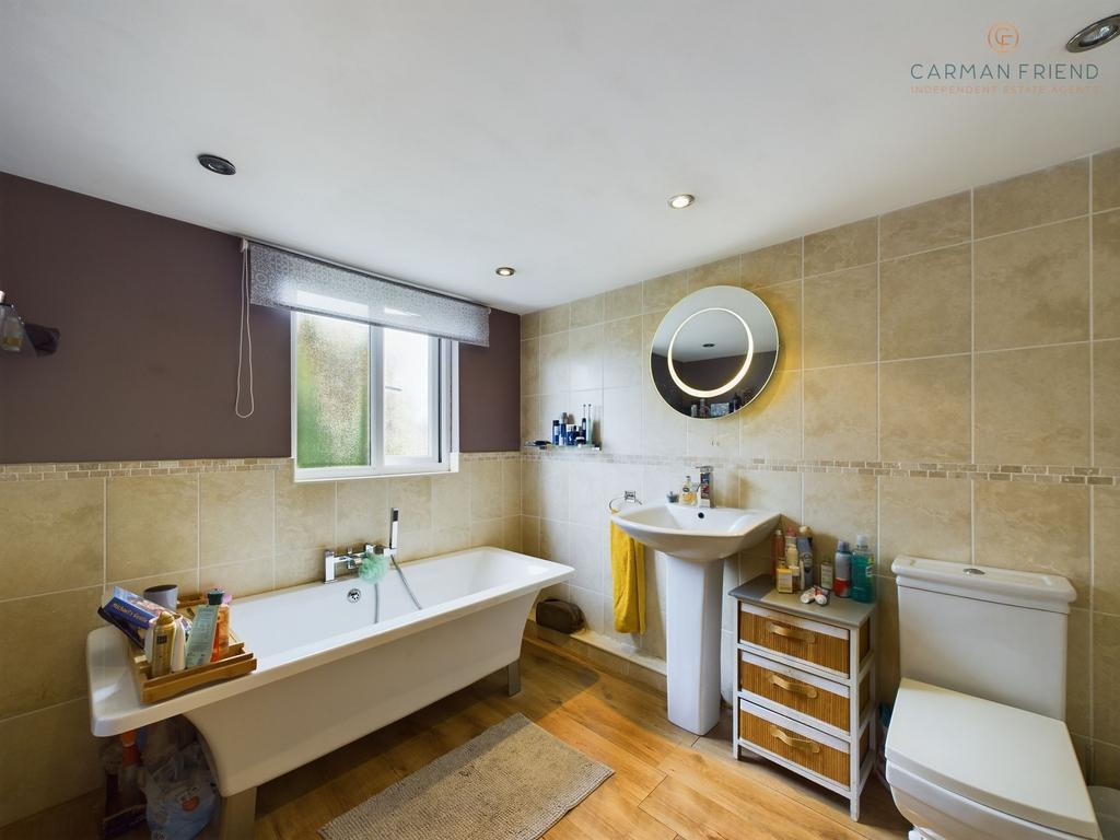 En-suite bedroom 1