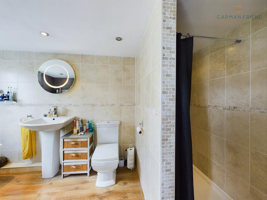 En-suite bedroom 1
