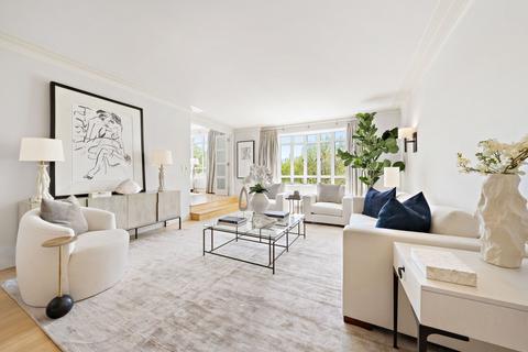 3 bedroom apartment, 25 Central Park West, Apartment 7Q.