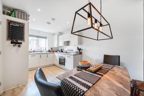 4 Berwick Close, Binfield, Bracknell, RG42 4JD