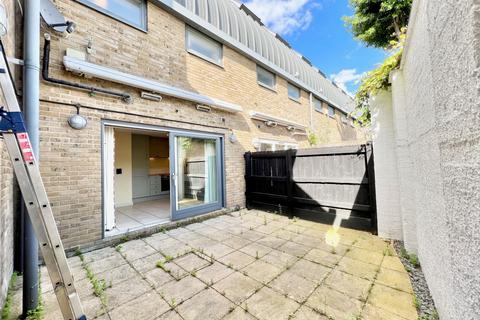 4 bedroom mews to rent, Warfield Road, London NW10