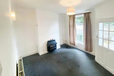 2 bedroom terraced house to rent, Sunningdale Road, Crosland Moor, Huddersfield, HD4
