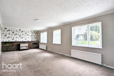 3 bedroom semi-detached house for sale, Throckenholt PE12