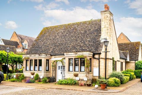 2 bedroom detached bungalow for sale, The Grange, Moreton-In-Marsh, GL56