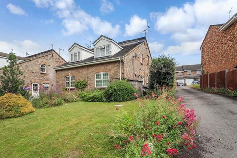 1 bedroom cluster house for sale, Hunters Close, Tring