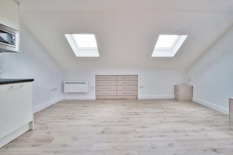 Studio to rent, Harrow Road, Sudbury