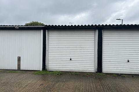 Garage to rent, Bowman Avenue, Leigh-on-Sea SS9