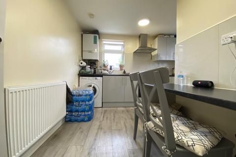 Studio to rent, Wellesley Road, Harrow HA1