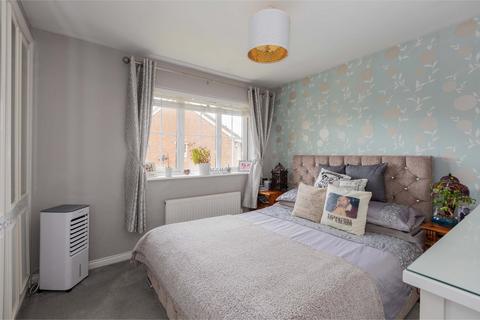 86 Blunden Drive, Slough, SL3 8WQ