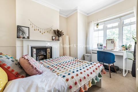 3 bedroom house to rent, Blackshaw Road London SW17