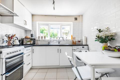 3 bedroom house to rent, Blackshaw Road London SW17