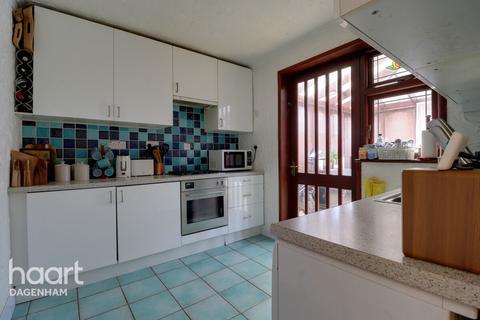 2 bedroom terraced house for sale, Rogers Road, Dagenham