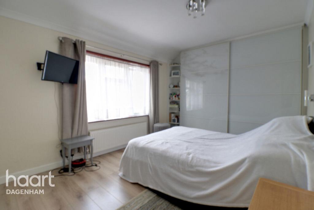 Rogers Road, Dagenham 2 bed terraced house for sale £375,000