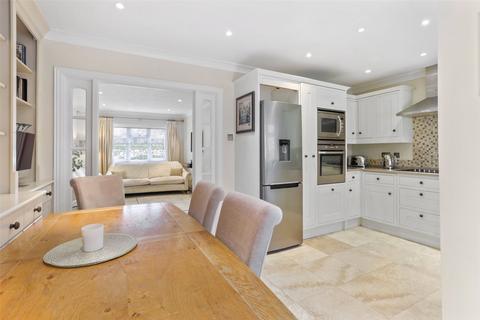 3 bedroom end of terrace house for sale, Old School Mews, Weybridge, KT13