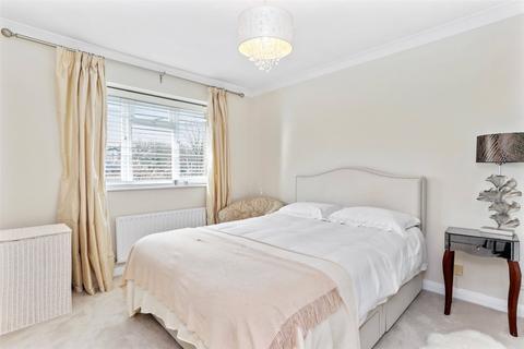 3 bedroom end of terrace house for sale, Old School Mews, Weybridge, KT13