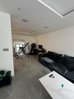 2 bedroom flat to rent, Woodstock Road, London, NW11