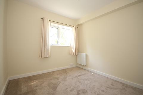 2 bedroom flat to rent, Park Drive, Woking GU22