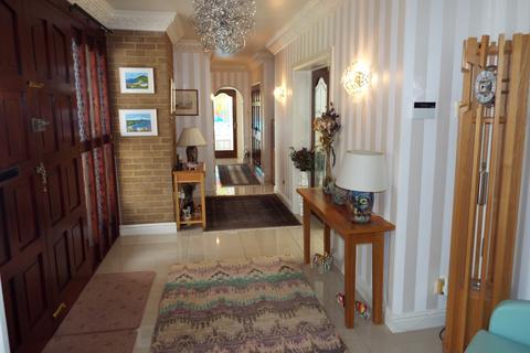 4 bedroom detached bungalow for sale, 3 Rhyd-yr-helyg, Derwen Fawr, Swansea Sa2 8dh