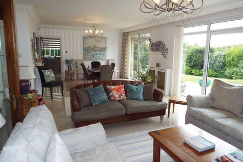 4 bedroom detached bungalow for sale, 3 Rhyd-yr-helyg, Derwen Fawr, Swansea Sa2 8dh