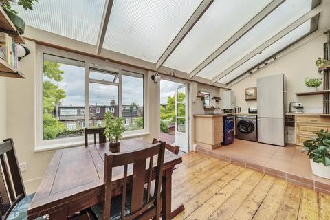 3 bedroom end of terrace house for sale, Bramshot Avenue, London