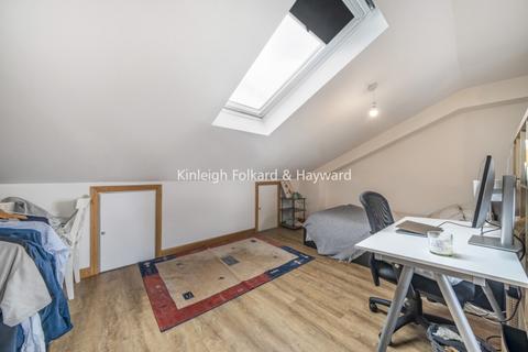 Studio to rent, Garratt Lane London SW17